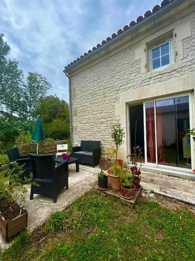La Maison D'Hotes Des Charentes Les Touches-de-Périgny エクステリア 写真